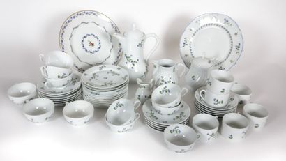 null LIMOGES - La Porcelaine du Lys Royal 

Partie de service à café et à thé en...