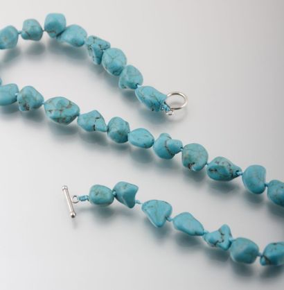 null Collier de perles de turquoise reconstituée

Long : 46 cm