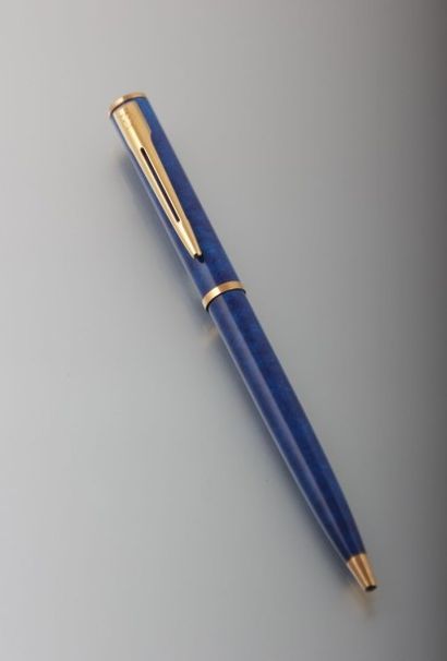 PARKER stylo en métal doré et laqué bleu