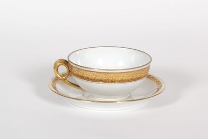 null LIMOGES - MARCY

Tasse à thé et sa sous tasse en porcelaine blanche et rehauts...