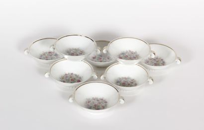 null LIMOGES - LETOURNEUR

Huit petits bouillons en porcelaine polychrome à décor...