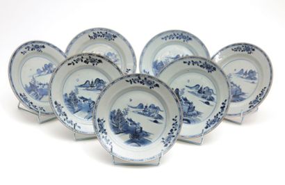 null CHINE

Sept assiettes en porcelaine à décor en bleu

sous couverte d'un paysage...