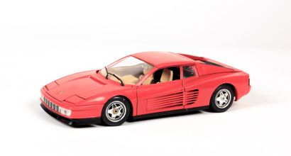 null BURAGO (ITALIE)

Ferrari Testarossa 1984 - 1/18ème - Réf 3019

(bon état)