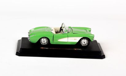 null BURAGO (ITALIE)

Chevrolet Corvette verte (1957) - 1/24ème

(bon état général,...