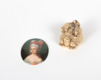 null Médaillon en porcelaine de Firenze représentant Marie Antoinette

(éclat au...