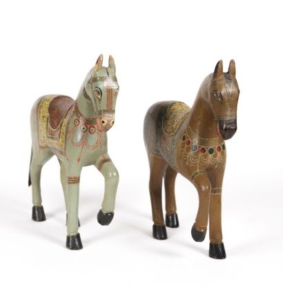 null Paire de chevaux en bois peint

(usures d'usage)

Haut. : 31 cm - Long. : 30...