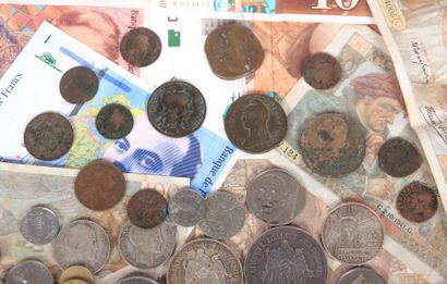 null Lot de billets et monnaies comprenant un ensemble de billets de banque français...