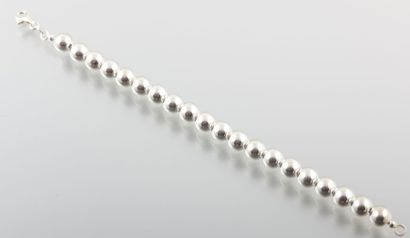 null Bracelet dit " marseillais " de perles d'argent

Poids brut : 7.1 g