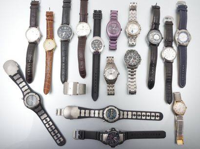 null Lot de seize montres diverses dont LIP, Guy Laroche et divers.

(vendu en l...
