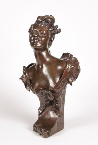 null MOREAU Hippolyte Francois (1832-1927) d'après

Buste de femme au chignon

Bronze

Signé

Haut....
