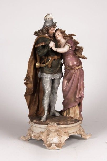 null Groupe en porcelaine polychrome représentant un couple enlacé en tenue médiévale

(accidents...