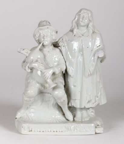 null Vase en porcelaine blanche présentant un joueur de cornemuse et une saltimbanque

(accidents...