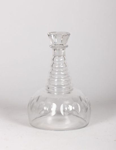 null BACARRAT

Carafe en cristal translucide et son bouchon, la panse renflée à décor...