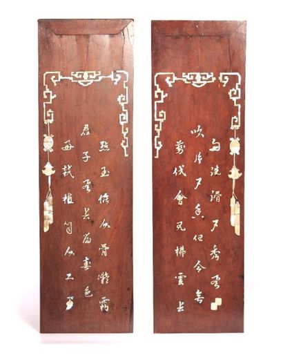 null INDOCHINE

Paire de panneaux décoratifs en bois à

inscriptions calligraphiques...