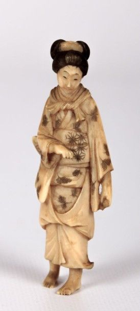 null JAPON

Okimono en ivoire figurant une geisha

Haut. : 8 cm