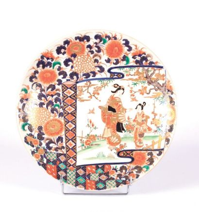 null JAPON

Plat en porcelaine à décor dit Imari, en émaux

polychromes et rehauts...