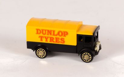 null CORGI (GB)

A.E.C Van marqué Dunlop Tyres - sans réf

(bon état)
