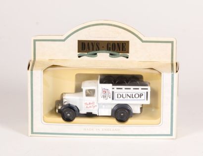 null DAYS GONE (GB)

Ford Truck 1934 Model "A" Dunlop Tyres - réf 20017

(état neuf,...