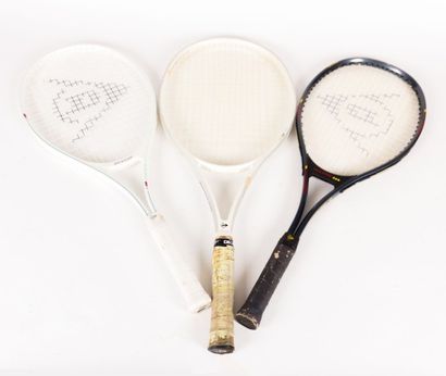 null Lot de trois raquettes de tennis Dunlop modèles Laser 28JR, Test Master 280...