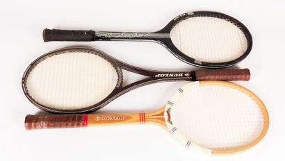 null Lot de trois raquettes de tennis Dunlop modèle 2X07 et une sans référence

(état...