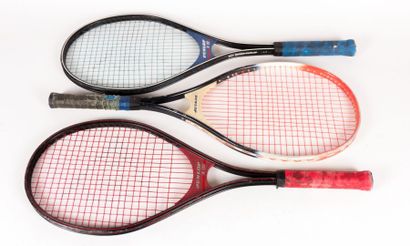 Lot de deux raquettes de tennis Dunlop modèles...