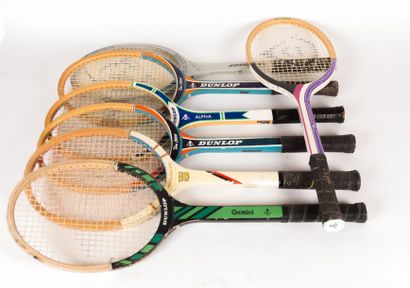 Lot de sept raquettes de tennis Dunlop modèles...