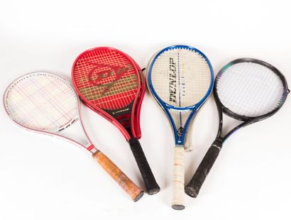 Lot de quatre raquettes de tennis Dunlop...