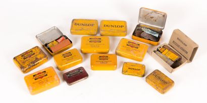 null Lot de 14 boites métalliques Dunlop composé de cinq boites nécessaire de réparations...
