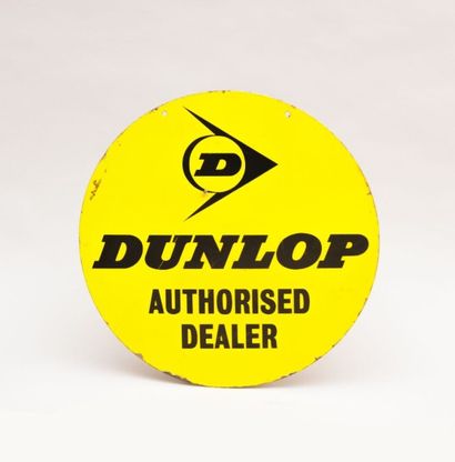 null Plaque émaillée de forme ronde marquée "Dunlop Authorised Dealer"

(état d'usage...