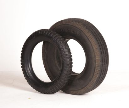 null Lot d'environ 100 pneus Dunlop comprenant: 18 référence 350 XX - 8 pneus référence...