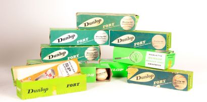 null Lot de 10 boites de balles en carton Dunlop Fort
Années 60/70
(état d'usage,...