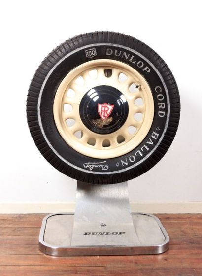 null Présentoir à pneu en métal chromé et son pneu marqué "Dunlop Cord Ballon"
(état...