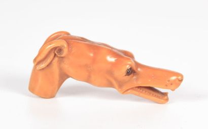 null Pommeau de canne figurant une tête de chien en bakélite.

Long. : 9 cm