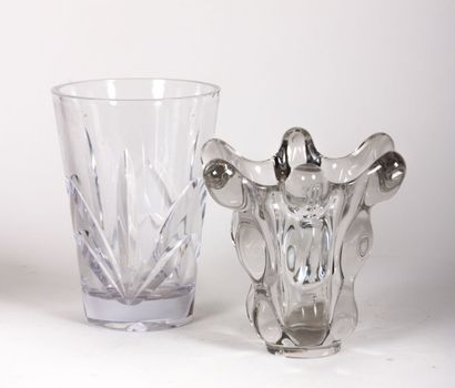 null CRISTALERIE ROYALE DE CHAMPAGNE - BAYEL

Vase en cristal à décor de palmes stylisées

Signé...