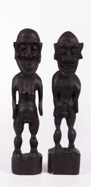 null AFRIQUE

Deux figurines en bois noirci sculpté figurant un couple 

(un petit...