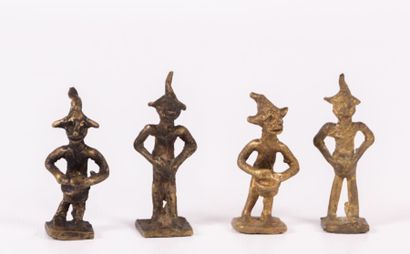 null AFRIQUE

Quatre figurines en bronze figurant des joueurs de tambour

Haut. :...