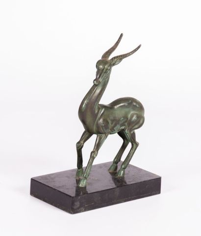 null Anonyme du XXème siècle

Antilope

Sculpture en régule à patine verte sur un...