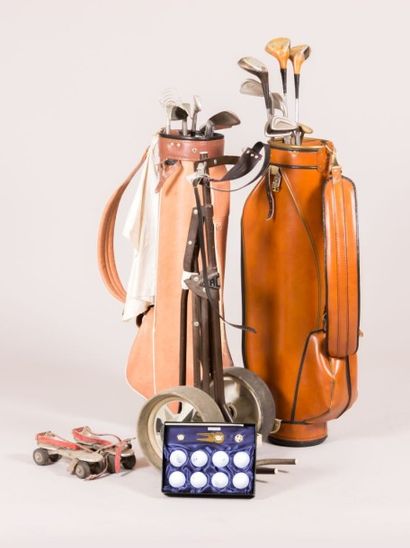 null Lot composé de deux sacs de golf l'un de marque Swilken St Andrews et l'autre...