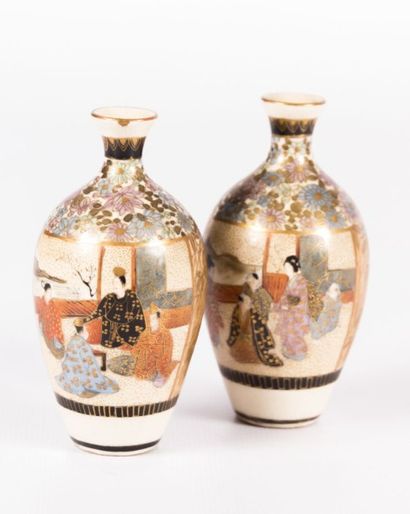 null JAPON - Satsuma

Paire de vases miniatures en porcelaine à décor sur la panse...