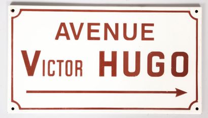 null Plaque émaillée de forme rectangulaire marquée "Avenue Victor Hugo"

(état d'usage,...