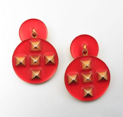 null YVES SAINT LAURENT

Paire de boucles d'oreille métal doré et résine rouge

(usures...