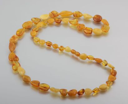 null Collier de perles d'ambre, fermoir à vis

Long. : 80 cm env
