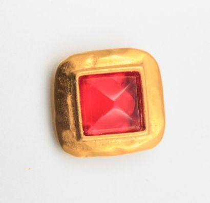 null LANCOME

Broche en métal doré et résine centrale rouge

(usures d'usage)