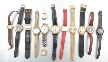 null Lot de onze montres bracelets et deux boitiers de montres dont Christian Dior,...