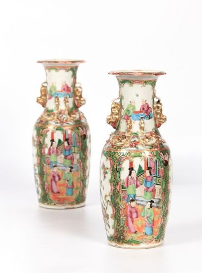 null CHINE - Canton

Paire de vases balustre en porcelaine blanche à décor en émaux...