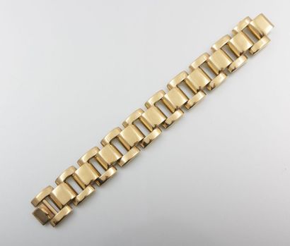 null Bracelet tank en métal doré.

Long. : 18 cm