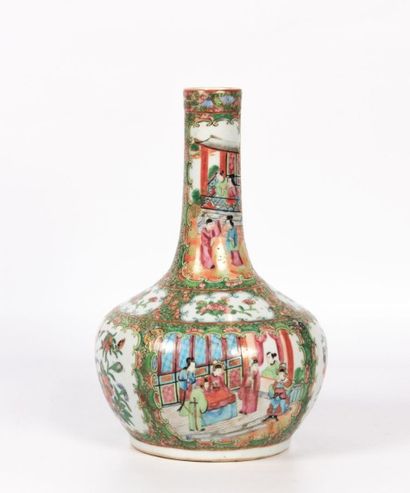 null CHINE - Canton

Vase à panse aplatie et long col en porcelaine blanche à décor...