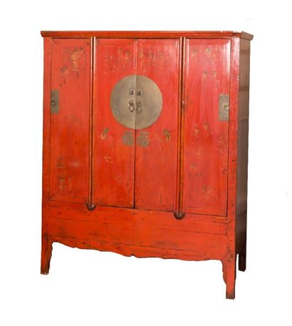 null CHINE

Meuble en bois laqué rouge à décor en rehaut d'or de scénes de palais...