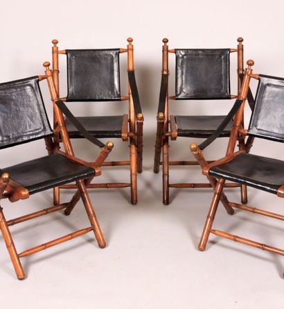 null Suite de quatre fauteuils pliables en bois à l'imitation du bambou, l'assise,...