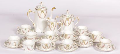 null LIMOGES

Partie de service à thé en porcelaine blanche à décor de guirlandes...